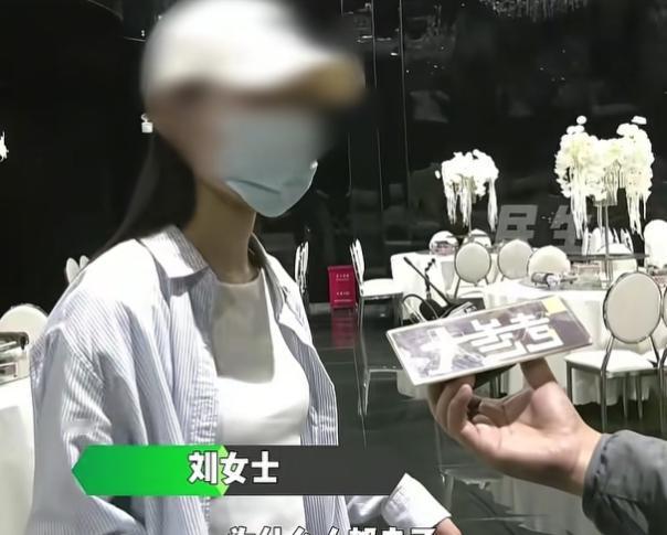 太尴尬了！河南信阳一场婚礼闹出尴尬场面，新娘换装下楼准备敬酒，现场宾客早已尽数离