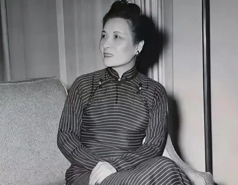 伺候宋美龄几十年的老佣人，临死前才吐真言：夫人活到106岁，靠的根本不是补品！