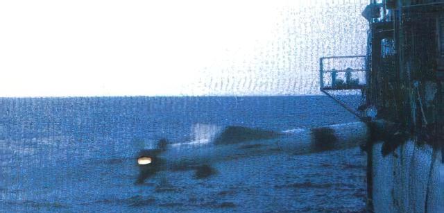 1982年，英军一艘军舰关闭了雷达进行卫星通信，凑巧一枚反舰导弹袭来，击穿舰体后