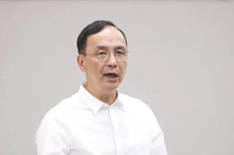 对岸立法机构总共113席，过半至少要57席，2024年1月初的民代选举，蓝方52