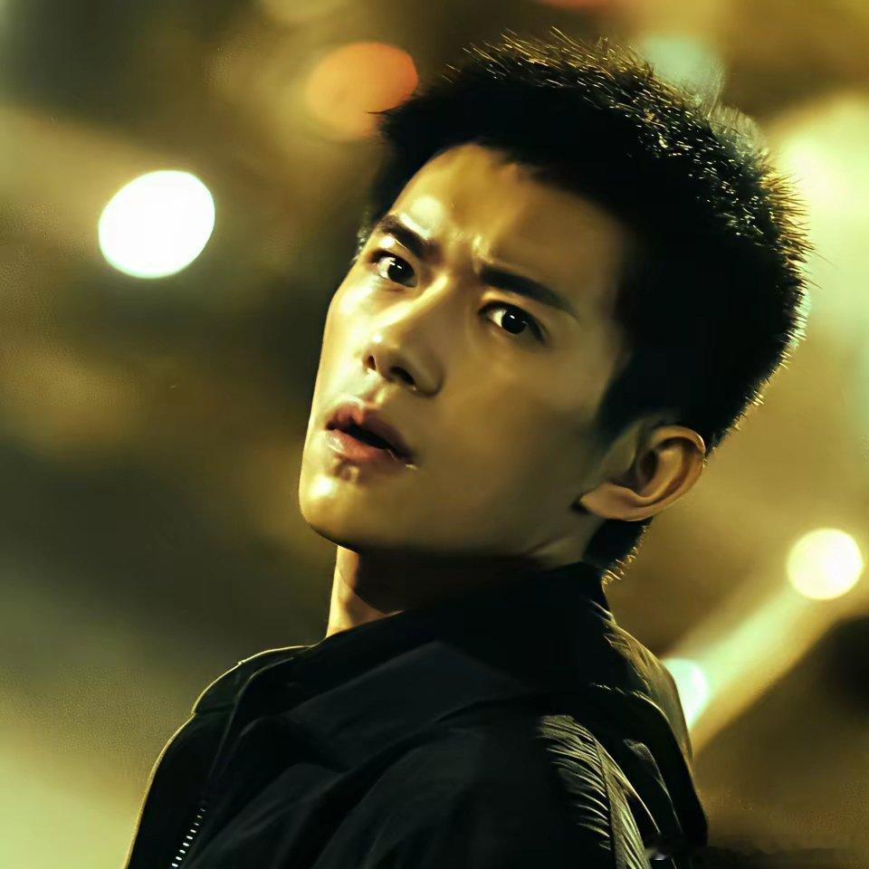 我有预感《惊蛰无声》一定会爆火不是因为导演是张艺谋，而是因为主演是最年轻金鸡影帝