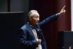 一次，华中师大戴建业教授正在讲课，底下一名女大学生突然提问道："教授，李白一辈子