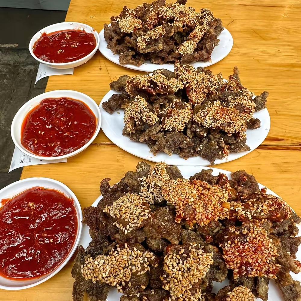 刷到王迅推荐的那家成都小店，专门跑去吃了一顿。说实话确实有点东西，味道很家常，但