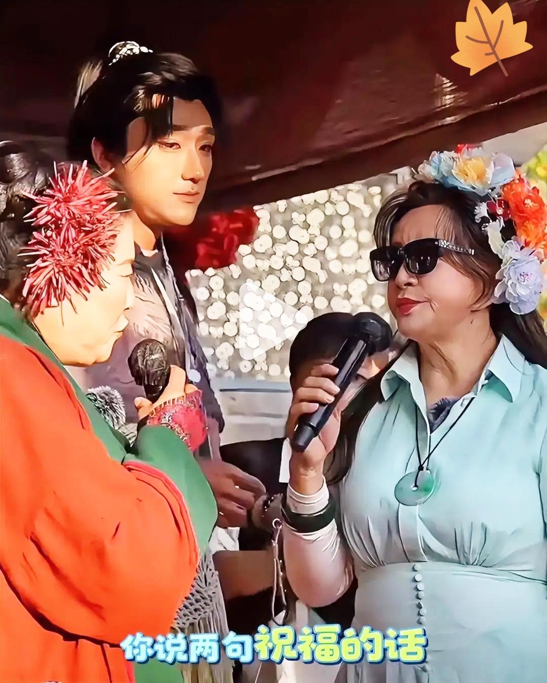 果然还得是女人最懂女人，跟老妈聊起刘晓庆舞台拒发言这事，一下子就看透了背后的门