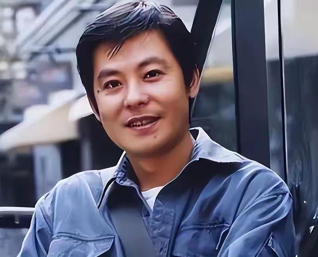 中国赚钱美国花？老戏骨祖孙三代在美奢华享乐过上“人上人”生活有网友扒出，这老戏骨