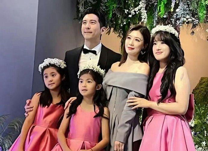 贾静雯的大女儿摘掉了鼻环和唇钉，颜值大幅提升。小女孩的蜕变让人眼前一亮，宛如气质