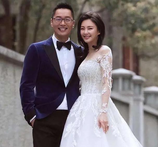 2016年，张雨绮和相识70天的“富商”袁巴元闪婚，婚后不久便生下龙凤胎。谁也没