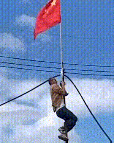 泰军越境轰炸，在柬华人升起国旗；柬媒风向不对，难道想强拉中国入局关于这次空袭