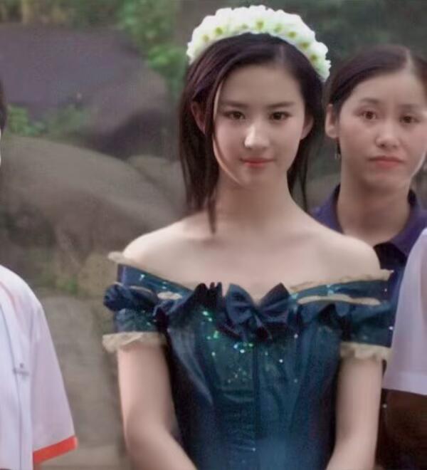 刘亦菲早期，每一张都是壁纸级别啊