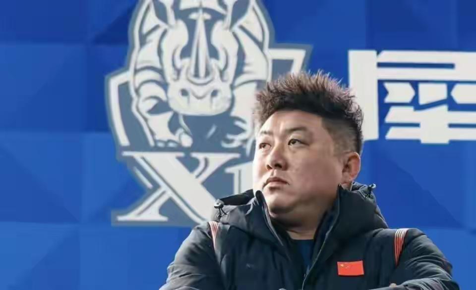 崔鹏摊上事了？昨晚中足联开出重磅罚单，泰山队U20主帅在之前的比赛中辱骂围攻裁判