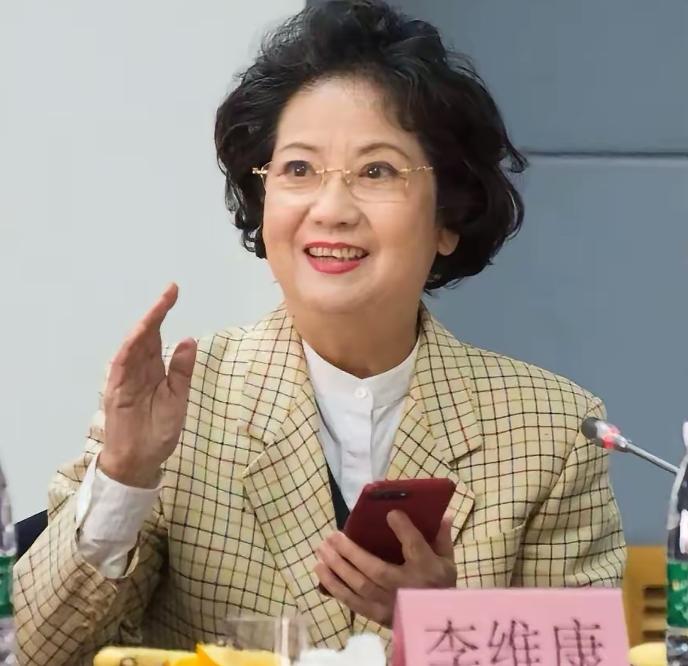 曝李维康去世细节，算的上真正的“五福”之人，前一天还和女儿一起购物；两个月之前