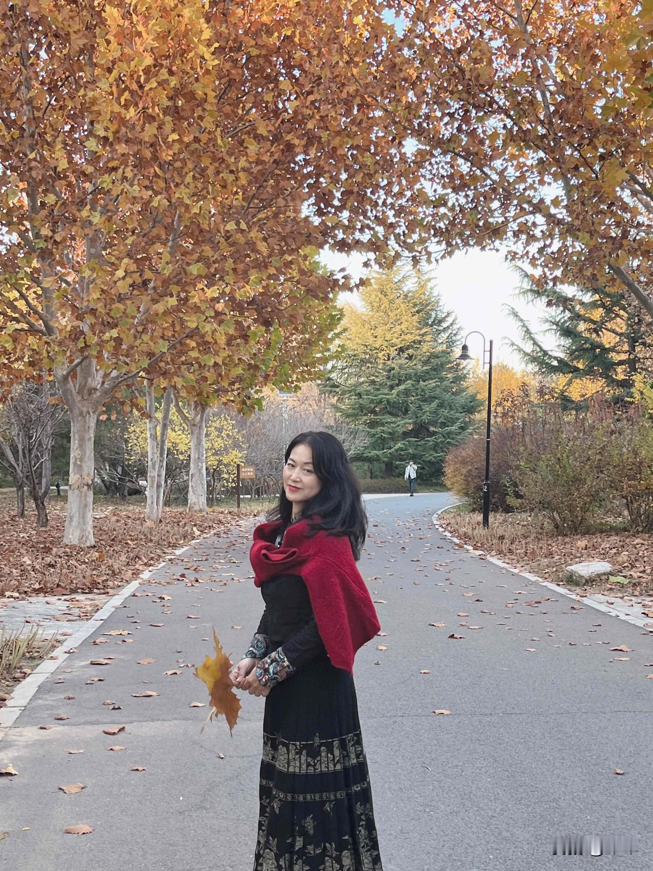 我53岁，也退休三年多了，退休金3500元左右，我的原则是，只要不动存款，