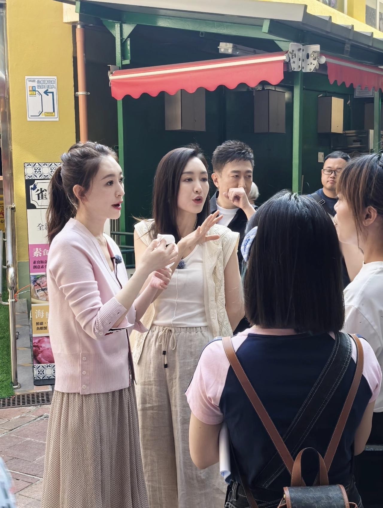 2024年，王鸥、李小冉和主持人陈伟鸿，在澳门拍摄综艺《澳门双行线》第二季时，在