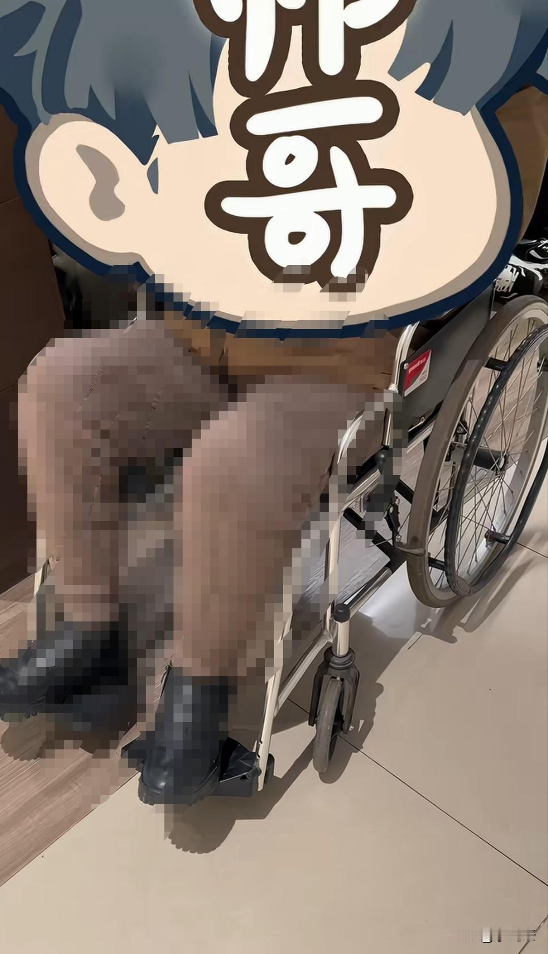 “离谱！”一位36岁的大龄剩女被亲戚安排相亲，对方居然是植物人状态，在轮椅上都站