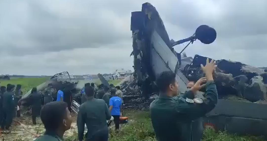 一架印度空军安-32运输机在阿萨姆邦焦尔哈特发生事故。飞机在空军基地降落时起火，