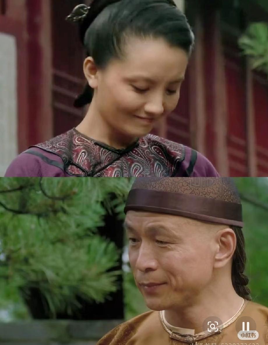 中午休息拿手机在追剧男同事把脸凑了过来说：你看的啥？我说：甄嬛传。男同事说：