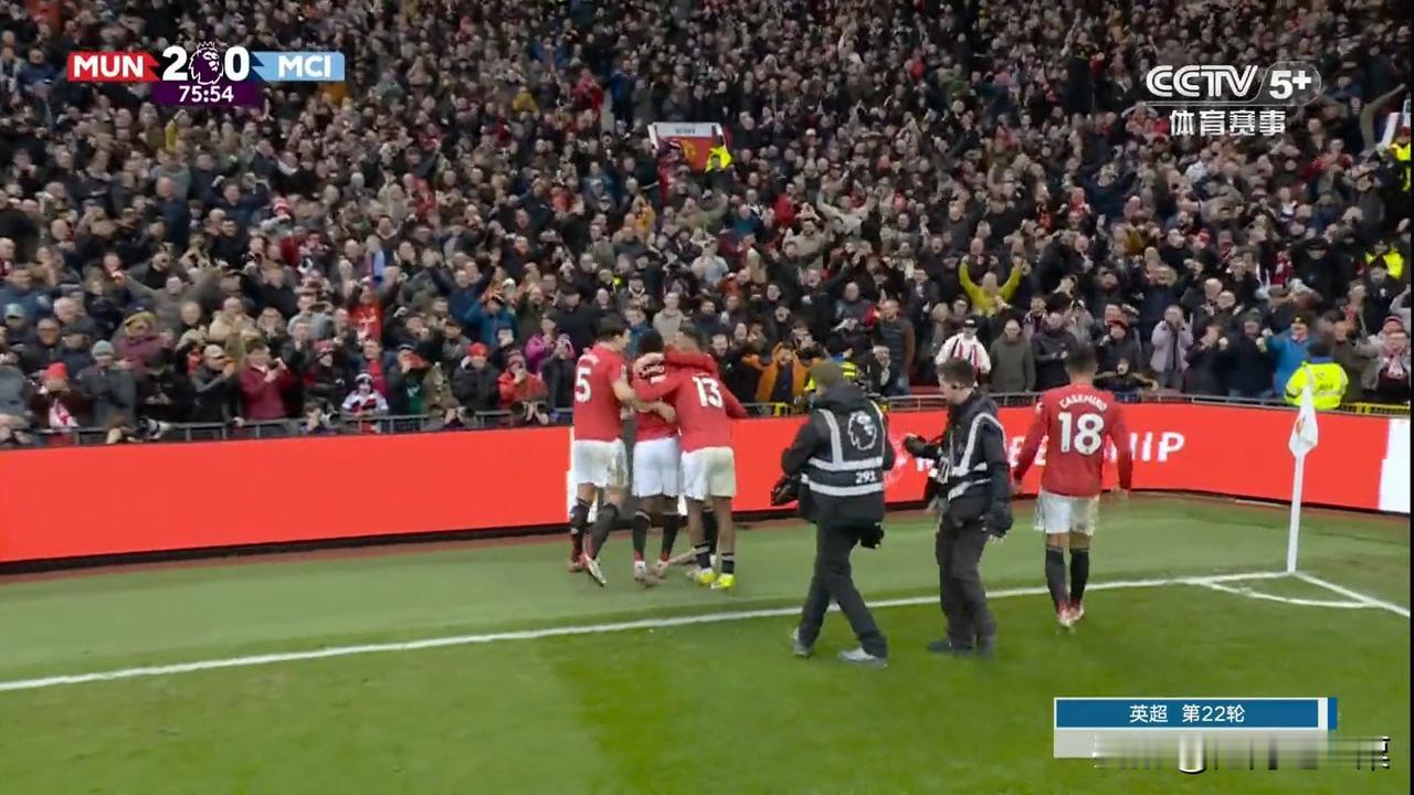 不管什么状态的曼联在漫长的曼城德比中从来没有怵过曼城，当然也不就是说曼联已经脱胎