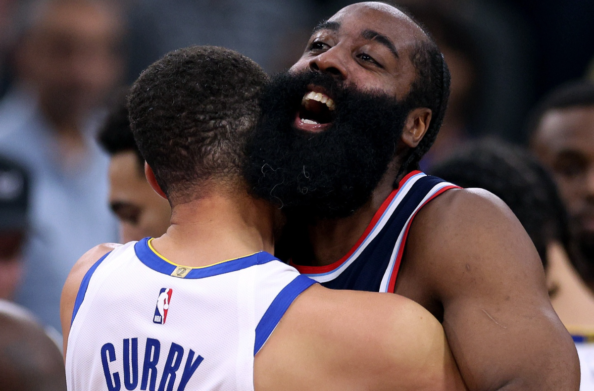 泪目！库里跳球前对哈登说'我们还在打呢'，16年老将最后一次交锋？