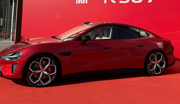 小米赌对了，新款SU7用配置硬刚降价潮配置拉满一、降价潮里的反差：小米为何敢逆