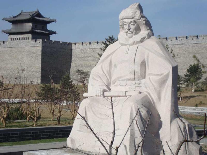 386年,15岁拓跋珪到姥家做客。初见小姨惊为天人,想要求娶。却遭到母亲反对:“