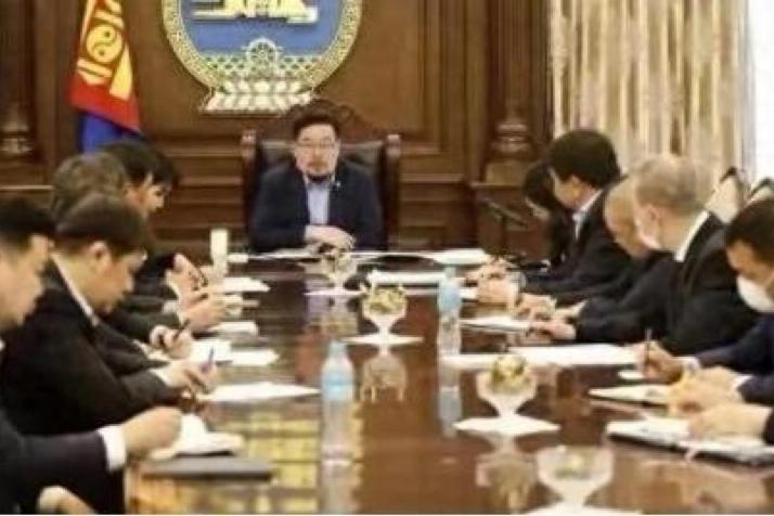 蒙古国乱成一团，反华到底图啥，20年后谁救谁？蒙古国首都乌兰巴托的街头又闹起