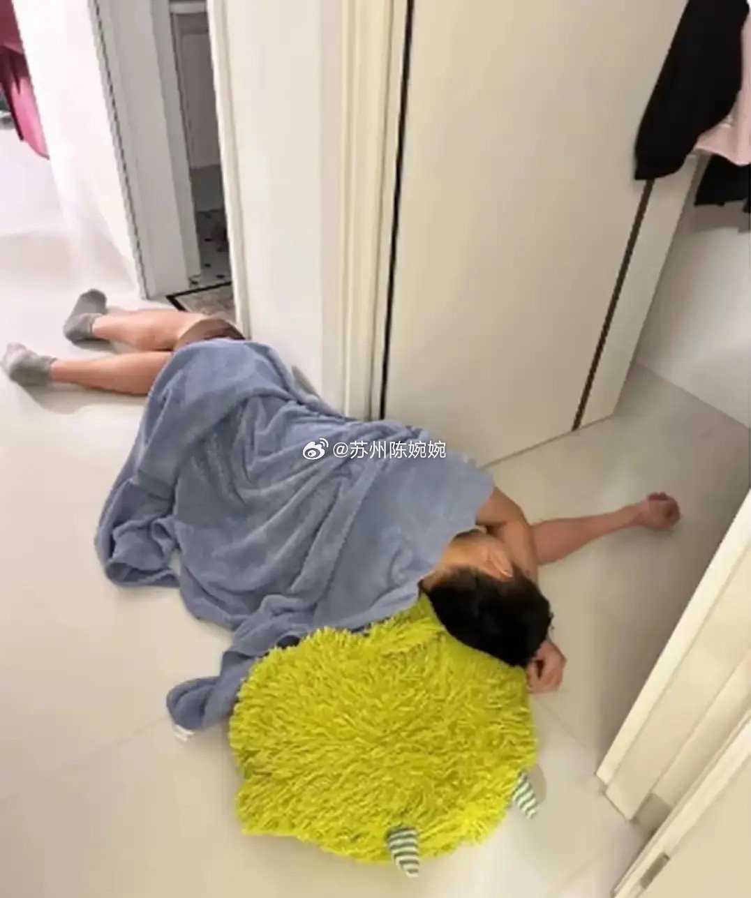 一女子长期遭家暴，丈夫一喝酒就动手，她哭着去找老中医。老中医没开药，没针灸，只