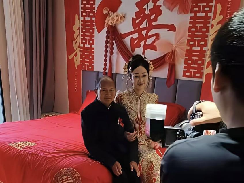 72岁老翁迎娶27岁娇妻，跨越45岁情缘还生儿育女湖南宁乡一段相差45岁的