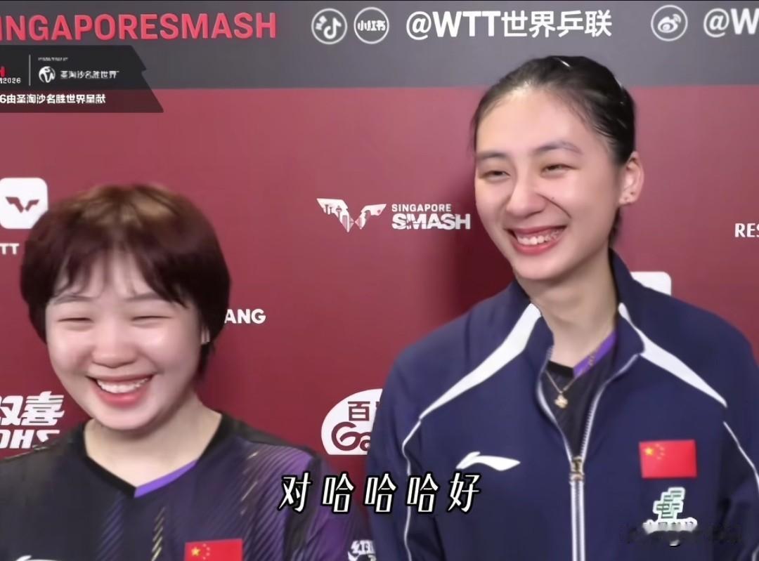 蒯曼陈熠两小姐妹又凑一起打球了，这次新加坡大满贯，俩人搭档女双，首场比赛就获得了