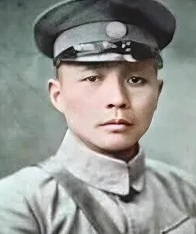 钱大钧掏出手枪，啪的一声，当着其他特务的面，将军统特务处长杨若琛给枪毙了！其他特
