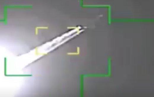 特朗普面子挂不住了！美国CNN援引知情人士的话说，伊朗头一回打下了F-35战