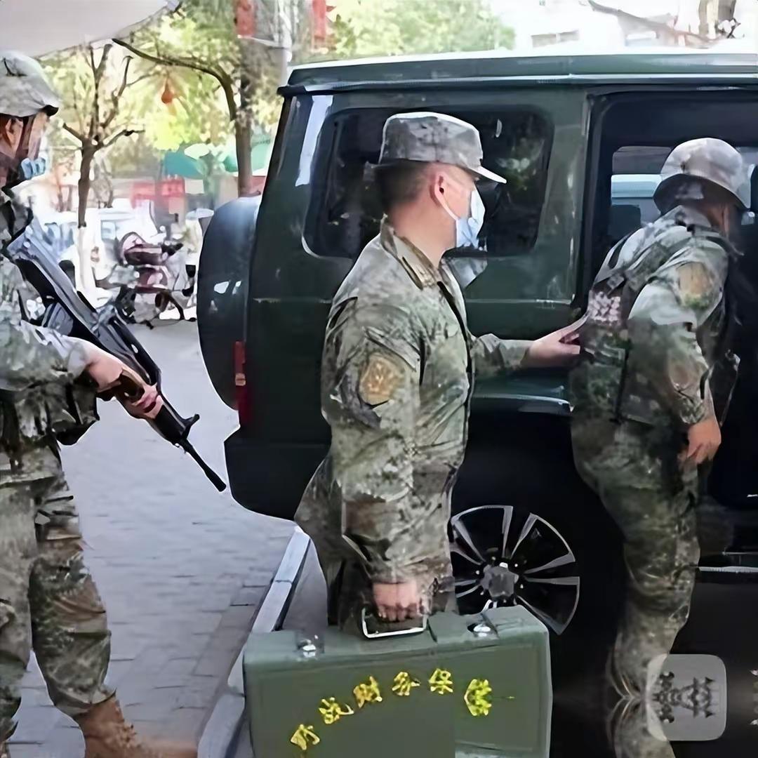 东部战区演练空投箱子装新台币、美元、金条！打的不光是仗更是人心，"2027″可以