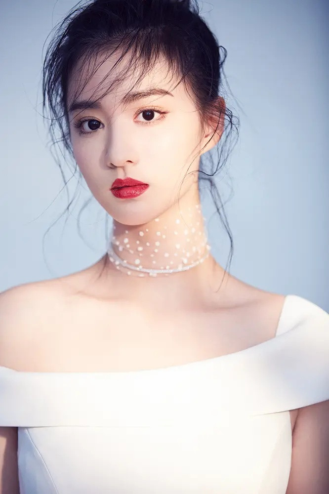 王楚然机场大战行李箱太可爱了王楚然妥妥的笨蛋美女一枚​​​