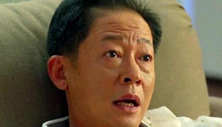 2018年，王志文落难时王宝强相助，但是宝强落难借300万，王志文没给。20