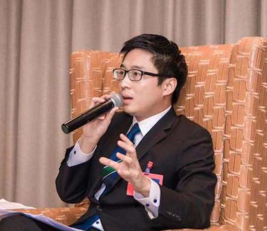 反差萌！霍启山白天名利场，晚上给侄子开家长会！霍启山这事真有意思一个