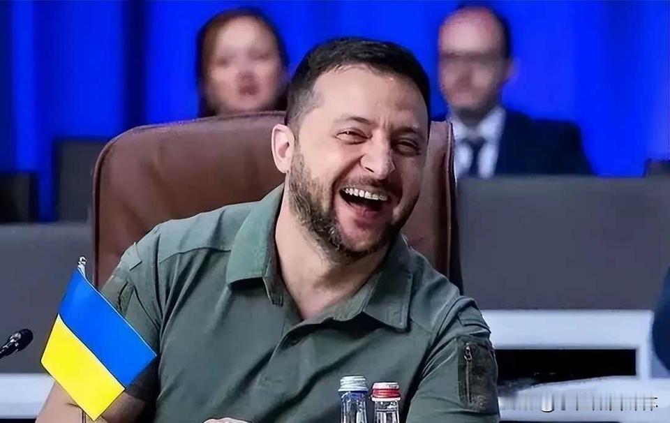 泽连斯基这下可以开心的笑了！梦寐以求的终于得到了！1月8日，泽连斯基在其官方