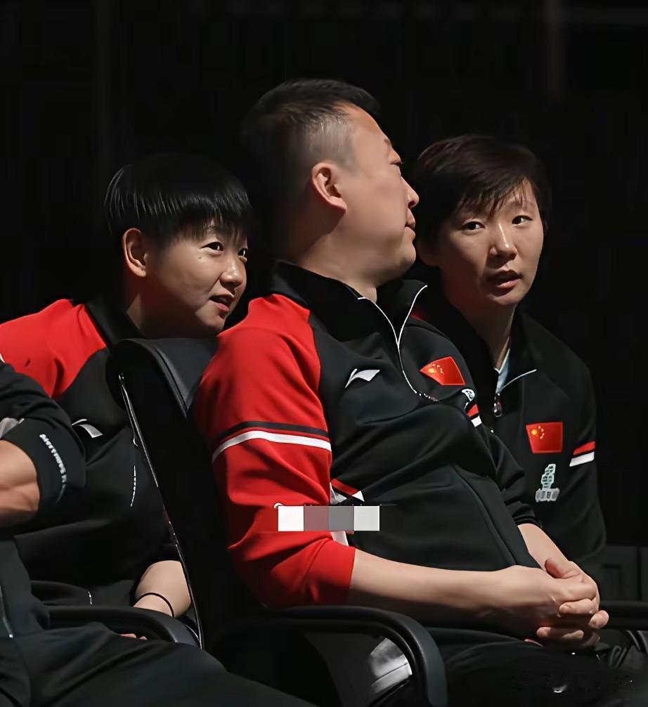 笑死我了！鳗鱼和马琳坐一起聊天，莎莎那八卦的小眼神，两人肯定没聊技术问题！