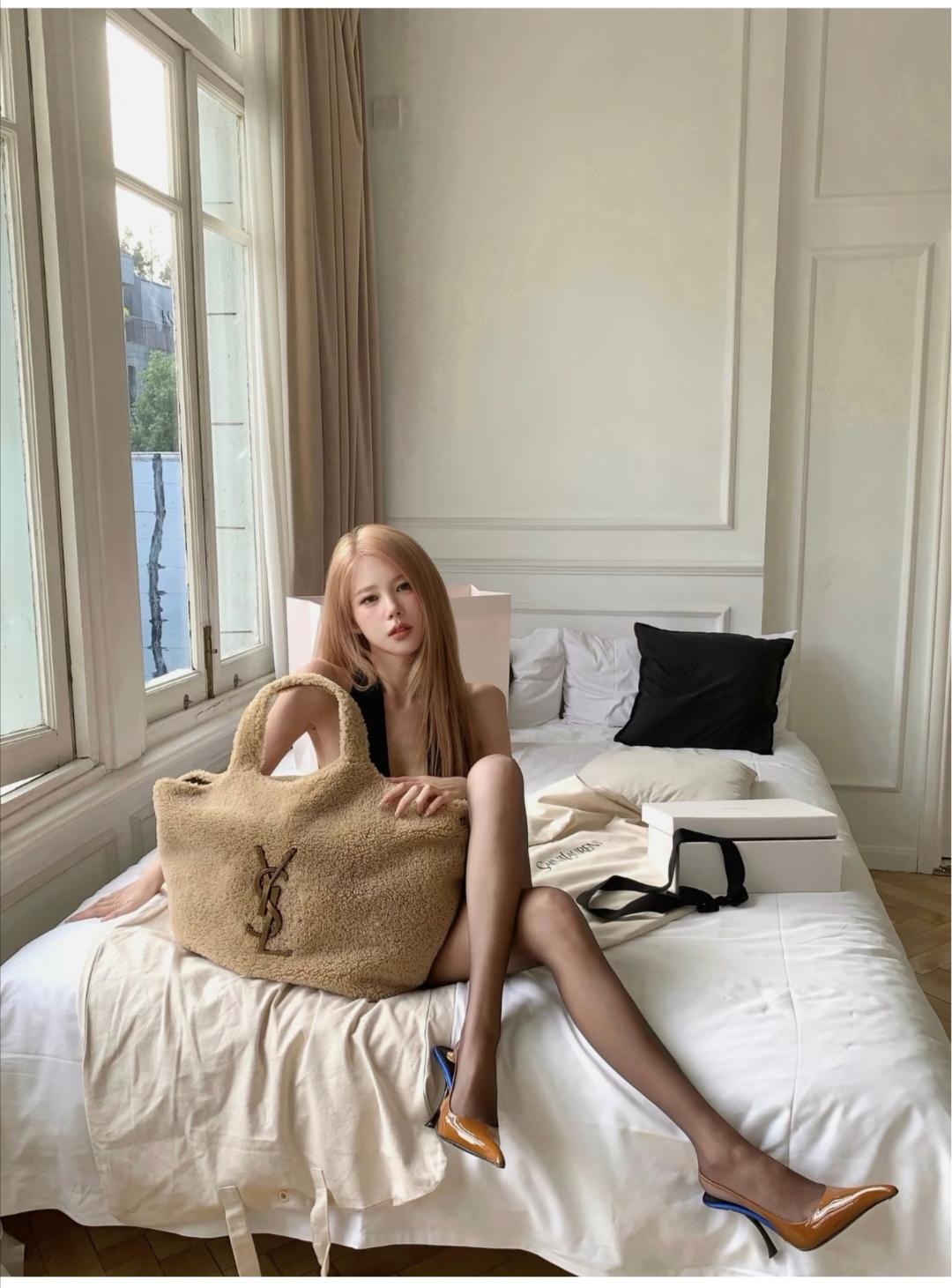 喜欢包包，更喜欢脚上的鞋子。