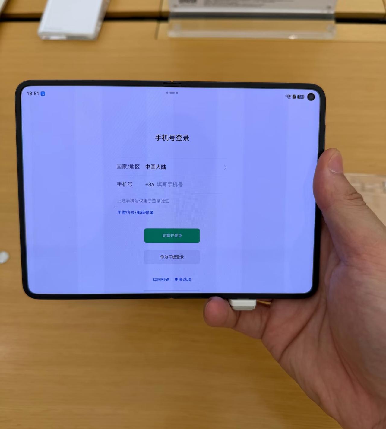 华为今年最新发布的PuraXMax，昨天去线下店体验了下，因此想跟大家聊