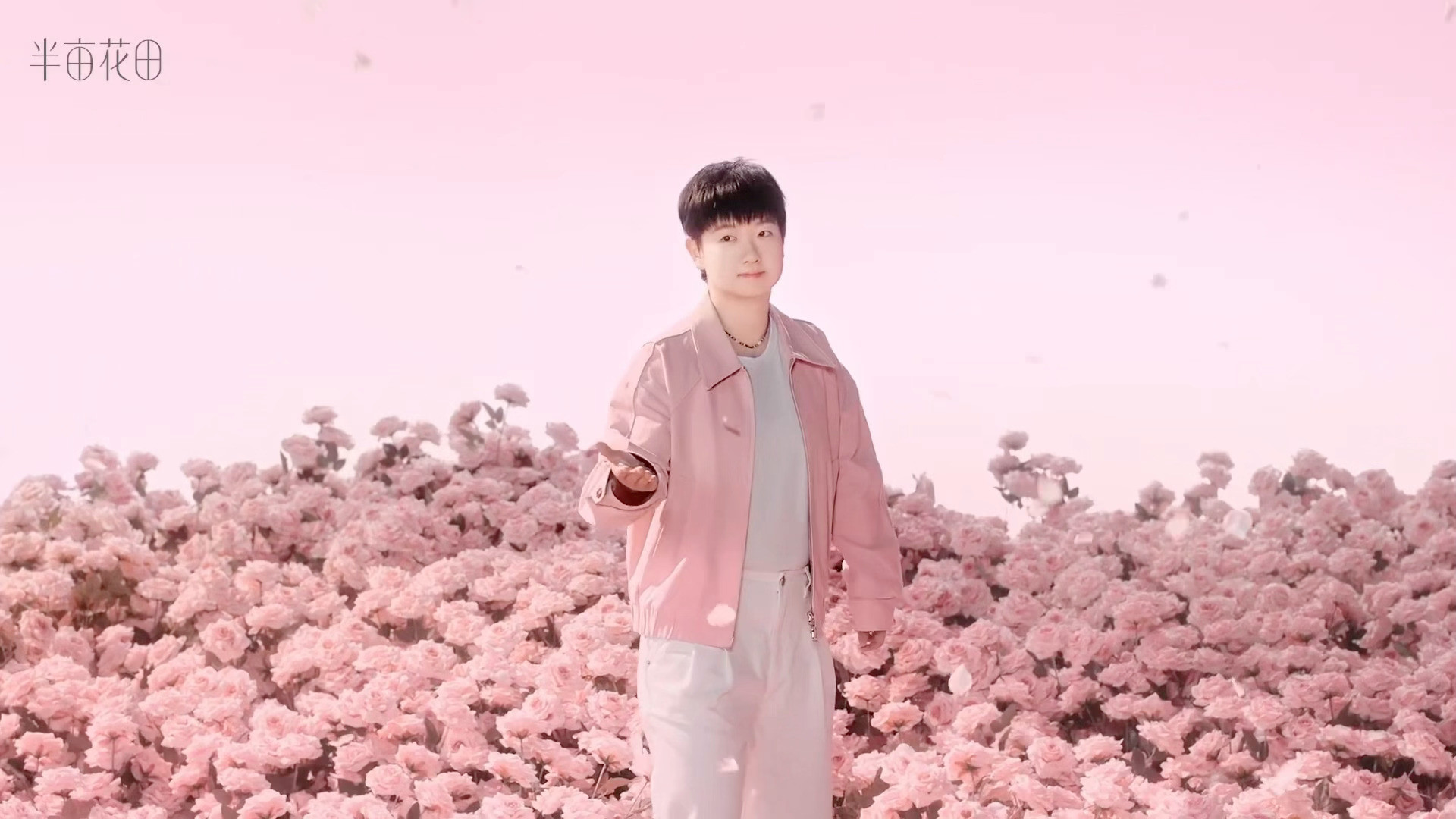 孙颖莎可爱到蓬出屏幕作为中国乒乓球领军人物、新生代优质偶像，在一次次挥拍中书写