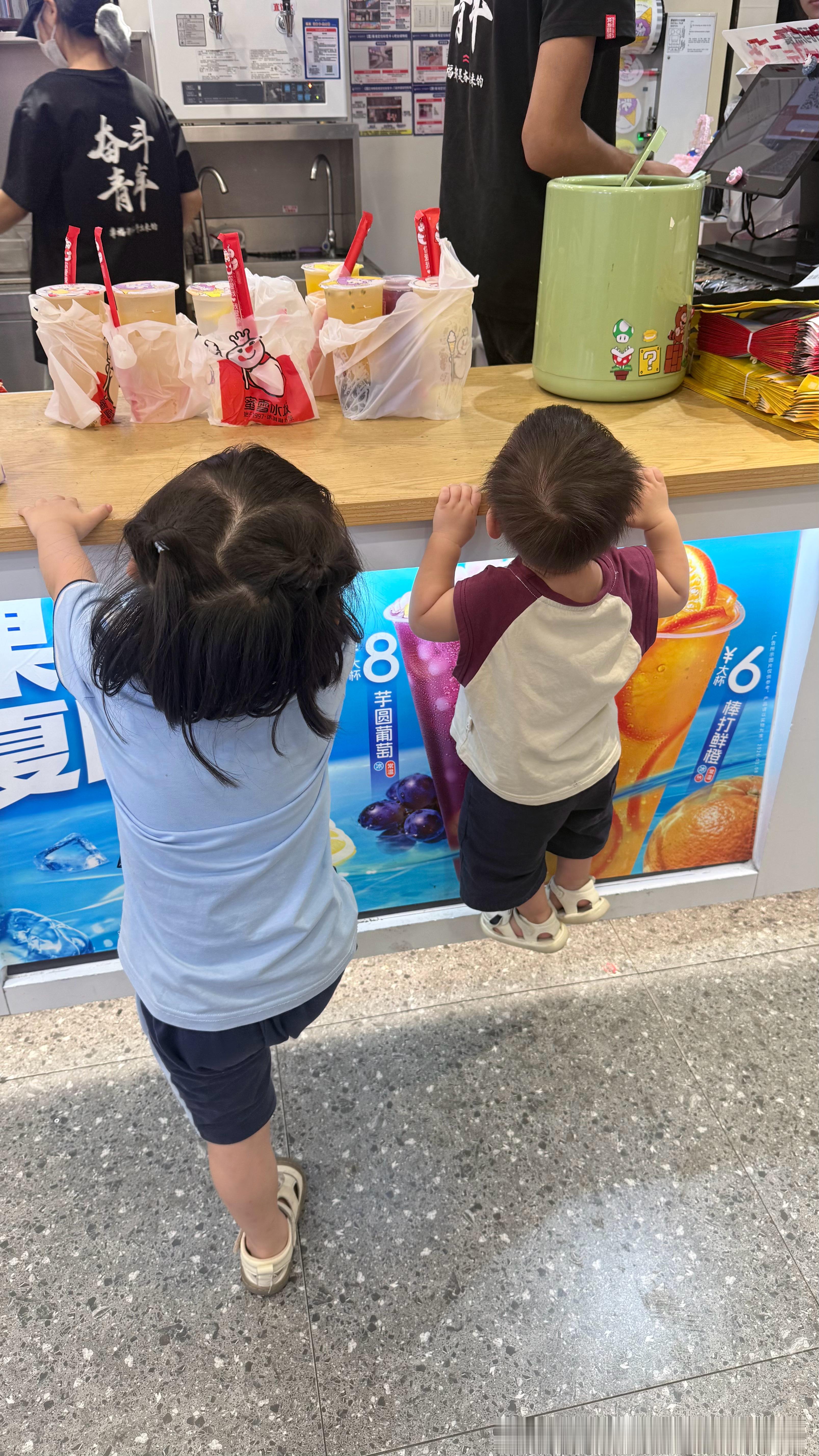 这样的熊孩子我有两个​​​