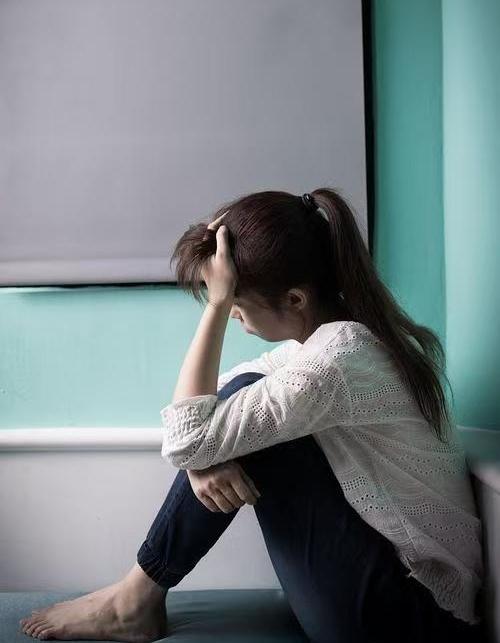 必须严惩！33岁已婚男子开了个打印店，看着老老实实，谁知，背地里竟然专门骗十几岁