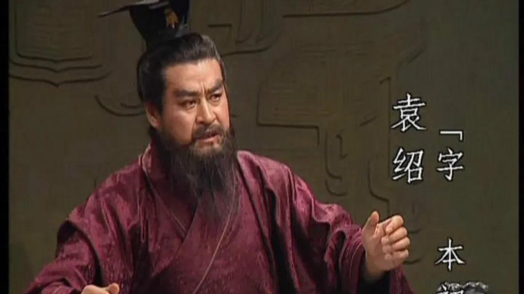 不以成败论英雄，陈友谅比朱元璋强多了，但是他鄱阳湖大战被流失射中，去世了。就像