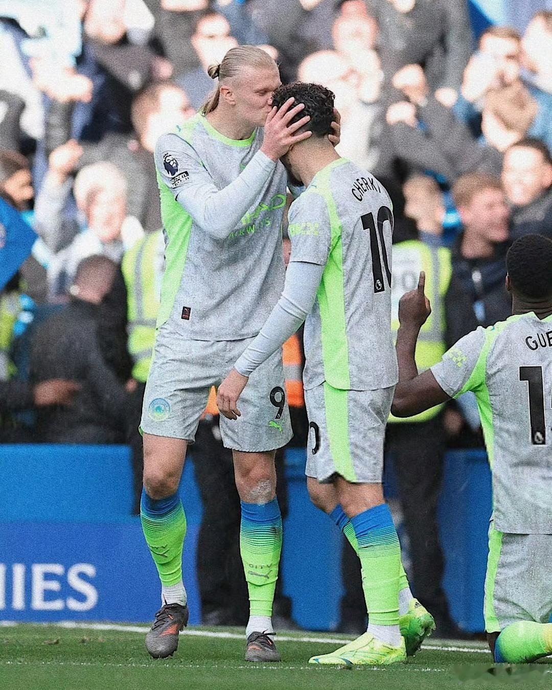 伯恩利vs曼城炸裂表现！22岁曼城新核领跑全欧，3650万欧引援成足坛佳话本赛季