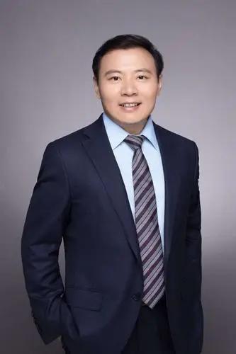 许家印现在最后悔的可能是没有听从了任泽平的建议，最后落了个无期徒刑，妻离子散。当