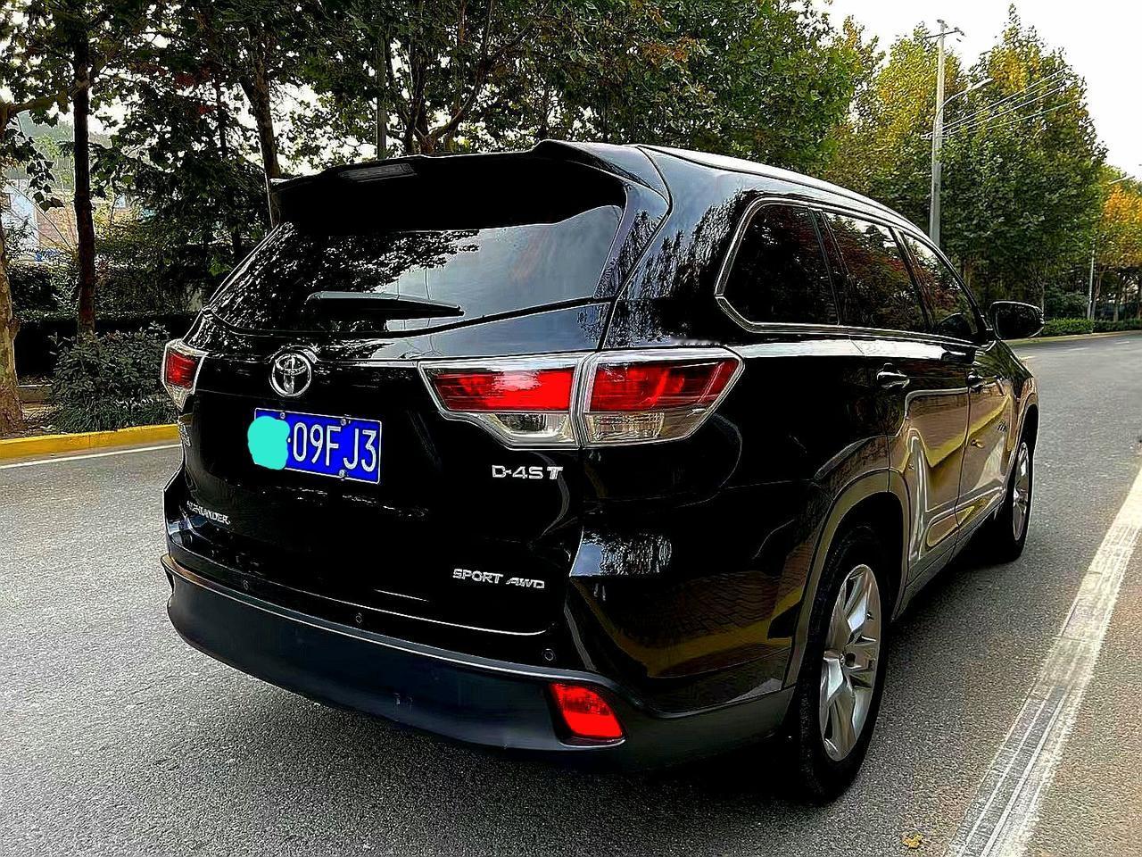 汽车摄影！你可以看看初代汉兰达，当时还有一些美版的设计！