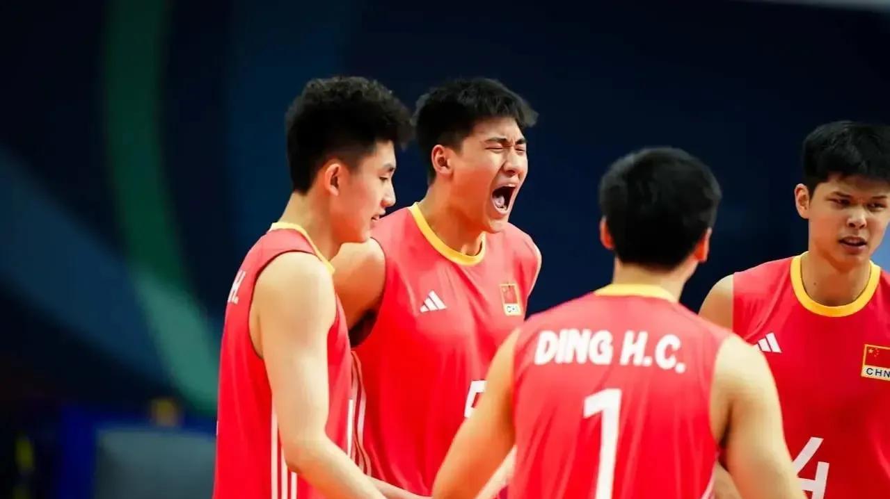 完美收官，中国男排3-0轻取加拿大队，小组赛4胜1负出乎意料！U