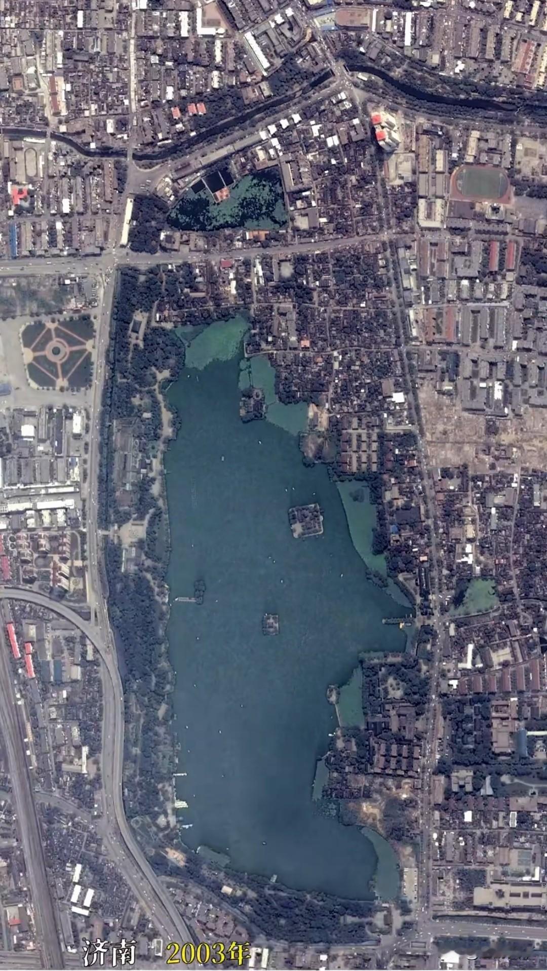 济南大明湖2003年和2025年的变化