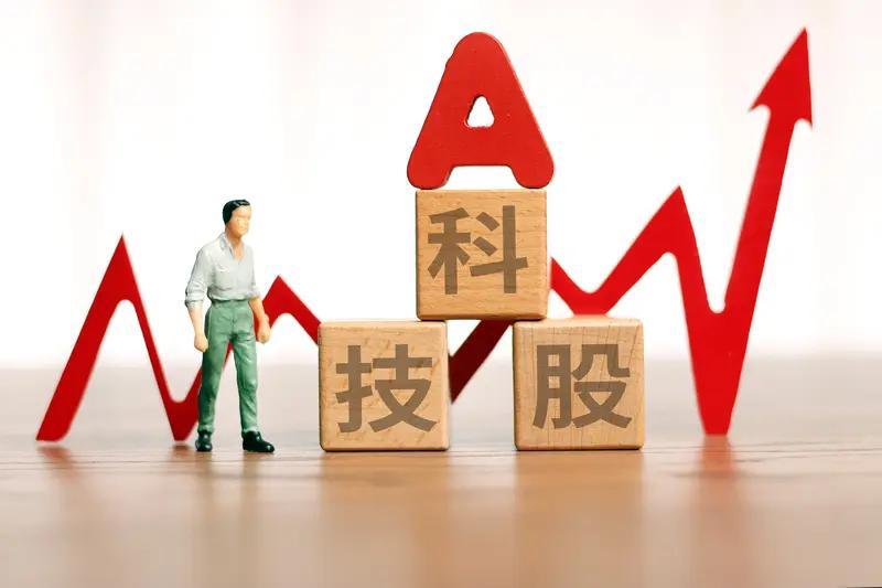 硬科技业绩加速回升！随着沪电股份等龙头企业业绩快报的披露，硬科技板块正迎来一