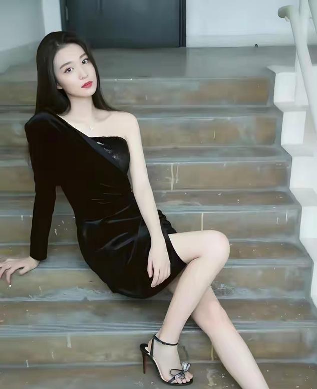 别再只夸她颜值了！王楚然把基础款穿成高定的心机，普通女孩直接照抄！