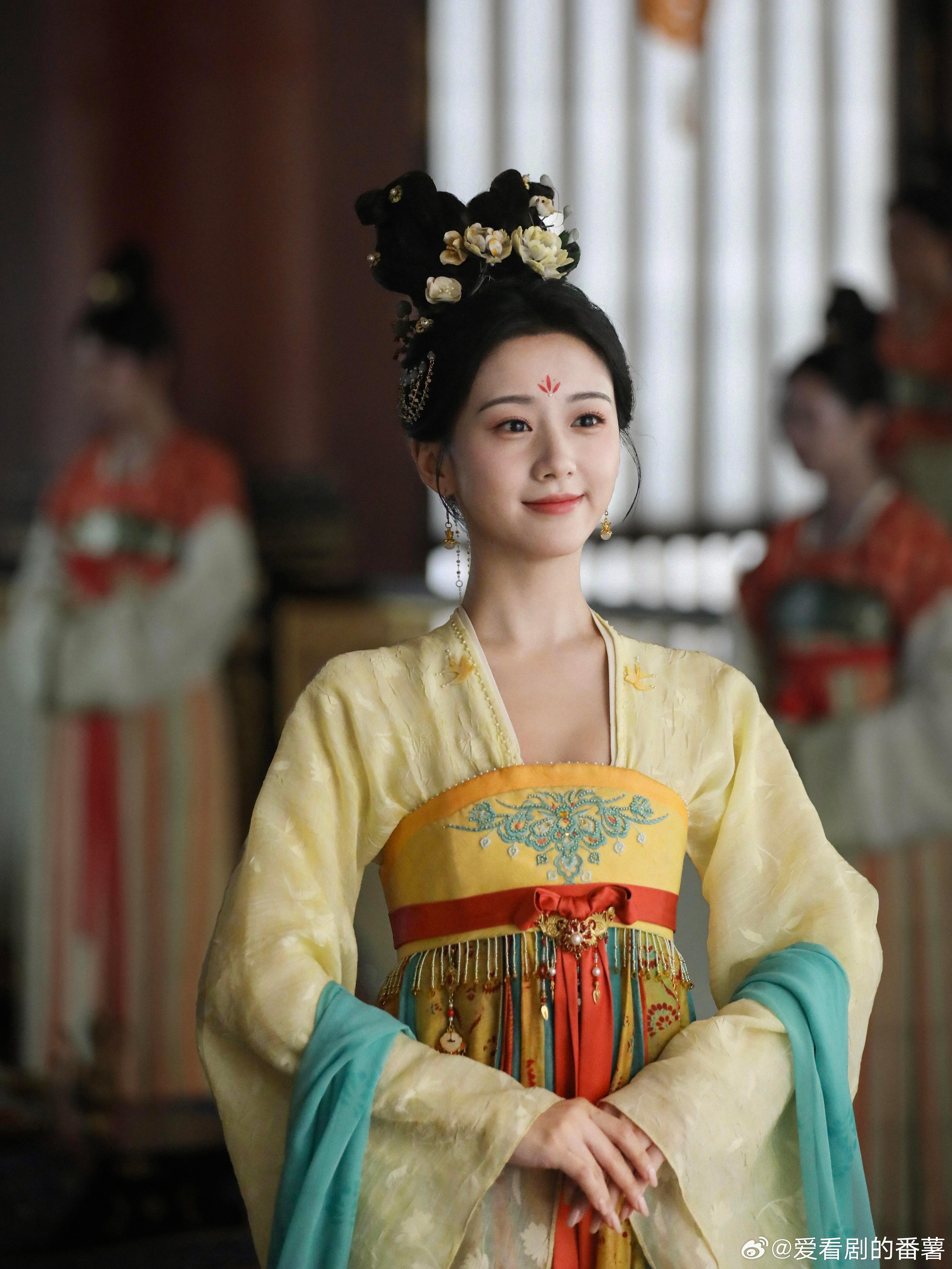 被古装剧里的唐制造型美晕了✨包上恩《韶华若锦》，赵昭仪《国风盛典》，白鹿《唐宫奇